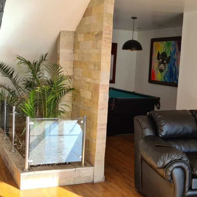 Penthouse Goldener 05