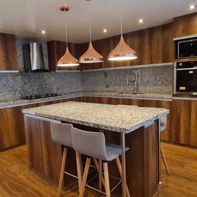 Penthouse Goldener 03