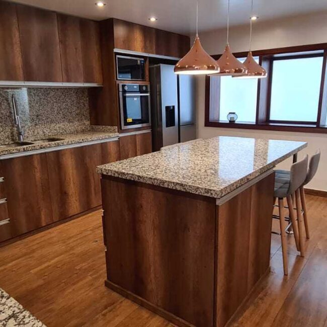 Penthouse Goldener 06